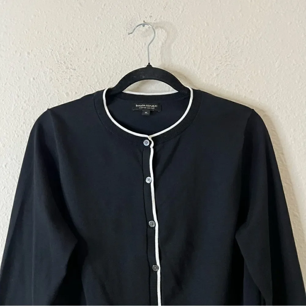 Banana Republic Crew Neck Black Cardigan Size Medium Stretch Cotton